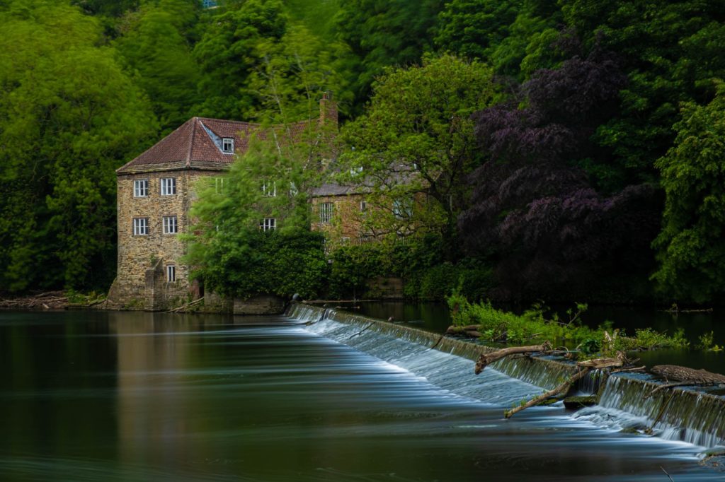Une longue exposition de la rivière Wear à Durham